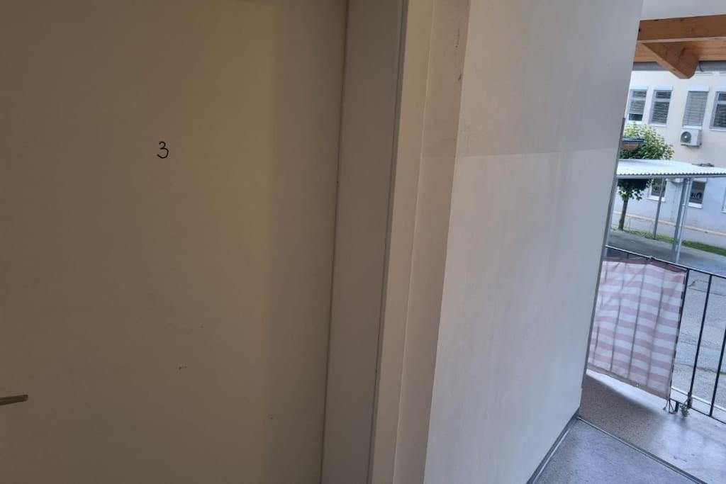 Apartment Mit 2 Betten Inklusive Gratis Parkplatz Graz Luaran gambar
