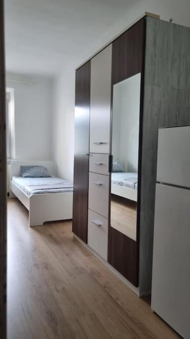 Apartment Mit 2 Betten Inklusive Gratis Parkplatz Graz Luaran gambar